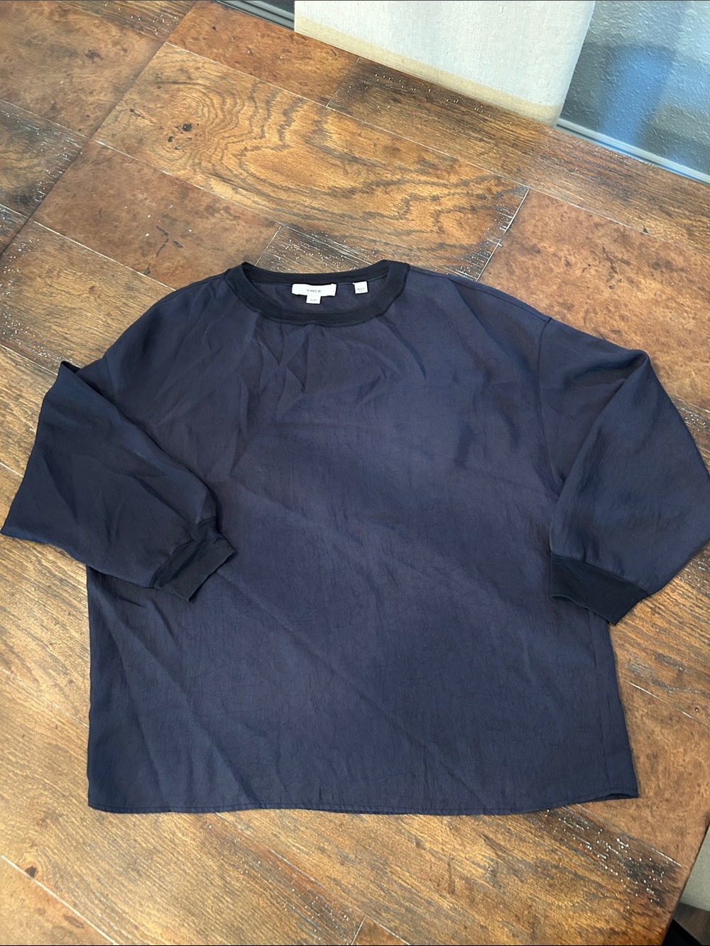 Vince. Navy Long-Sleeve Crewneck Shirt Ribbed Bottom Sz XS Classic Boxy